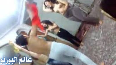 سكس عربي – اربع بنات جامعيات بيقلعوا ويرقصوا ويشرمطوا ملط